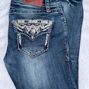 Grace in LA Low Rise Bootcut Capri Length Sz 26 Flap Pocket Bling Western Aztec
